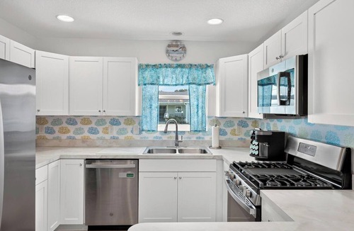 Okahumpka Cottage | Beautiful Cozy and Comfortable Cottage located in Lake Denham, The Villages