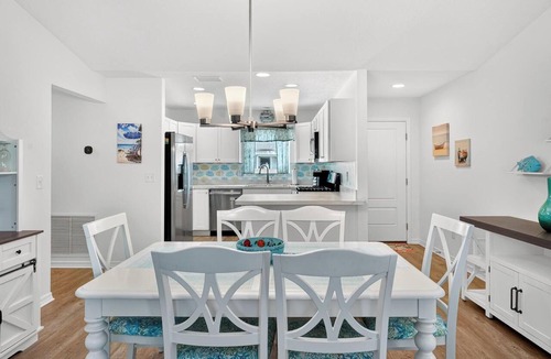 Okahumpka Cottage | Beautiful Cozy and Comfortable Cottage located in Lake Denham, The Villages