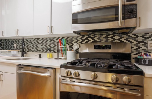 Ukrainian Village Apartment | Beautiful Entire 3beds Apartment East Village