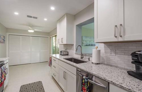 Gulf Gate Estates House | Beautiful Home In Gulf Gate - 4 Miles to Siesta Key Beach