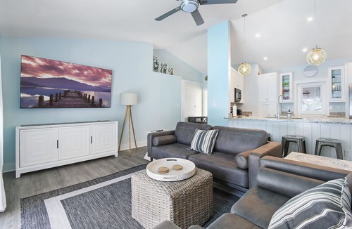 Palm Harbor House | Beautiful Ibis Cottage for outdoor lovers with pool, fire pit, and billiard room