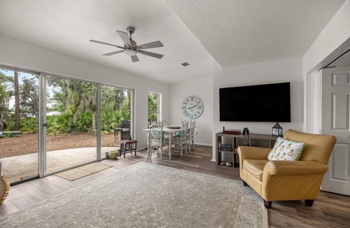 Hawthorne House | Beautiful Lake House on Lake Star