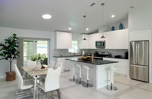 South Venice House | Beautiful Modern House in Venice FL with Private Heated Saltwater pool