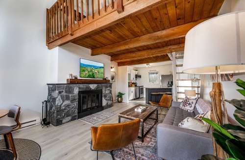 Hunter House | Beautiful Modern Hunter Mountain Retreat - Great Hiking!