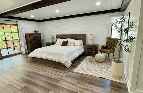 Bell Apartment | Beautiful river front studio with dock and adjacent boat ramp