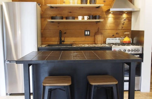 Kerhonkson Cottage | Beautiful stream side cottage in the woods