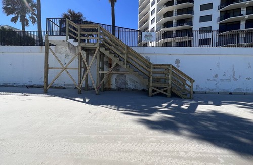 Bridgeport Heights Condo | Beautiful Oceanfront Direct Views