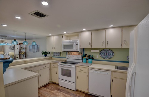 Daytona Beach Shores Condo | Beautiful condo directly on the beach, heated pool, pickleball, basketball, more
