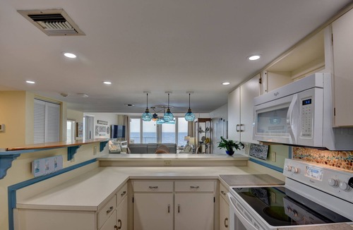 Daytona Beach Shores Condo | Beautiful condo directly on the beach, heated pool, pickleball, basketball, more