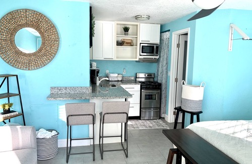 North Redington Beach Apartment | Beautifully renovated Gulf efficiency!