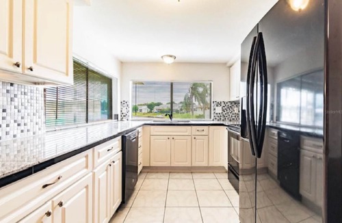 Holiday House | Beautiful Waterfront Family Retreat with Hot Tub Near Beaches and Parks!