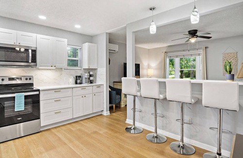 Black Mountain Cottage | Beautifully Renovated Cottage/Pet-Friendly/Walk to Downtown Black Mountain