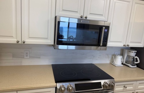 Jacksonville Beach Condo | Beautifully appointed condo with a gorgeous ocean view. New to the market.