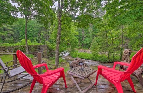 New Marlborough House | Berkshire Riverfront Ski Cabin: Close to Hiking!