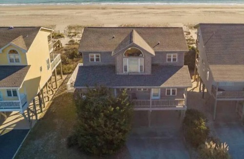Holden Beach Cottage | Best location on Holden Beach! OCEAN FRONT with a pool and PET FRIENDLY