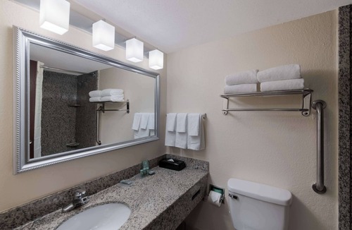 Coliseum Central Hotel | Best Western Hampton Coliseum Inn