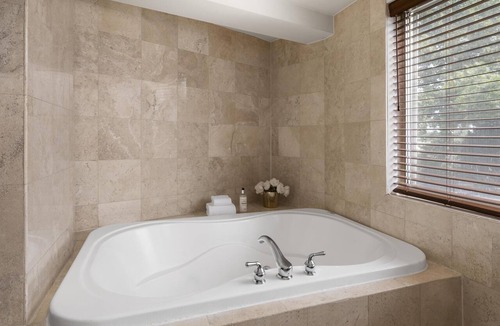 Plainview Hotel | Best Western Premier Plainview-Long Island Hotel