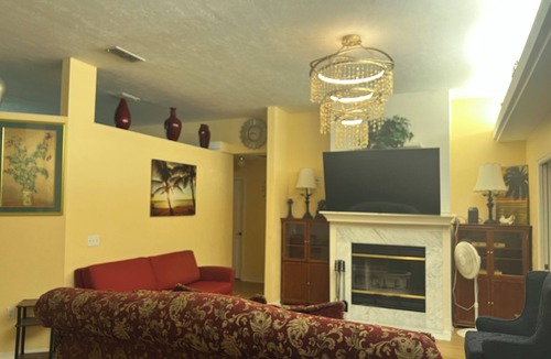 Gainesville House | Big 4-bedroom home minutes from North Fl, Shands, Oaks Mall & Ben Hill Stadium