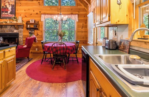 Clarkesville Cabin | Black Bear Bungalow - 10% OFF or 4th Night Free - Ask for details!