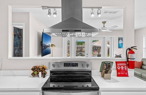 Port Canaveral House | Blastoff Beach House w HUGE Pool, Putting Green.And More! 4 Blocks to Beach.
