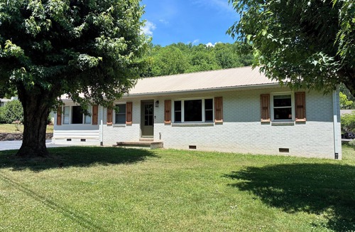 Sylva House | Blessed Creek Retreat - Near Downtown Sylva + WCU + Smoky Mountains