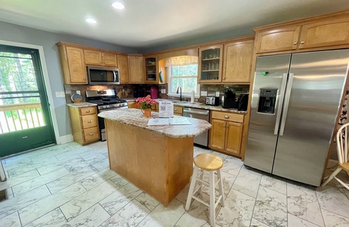 Lansing House | Blessed on the New River - Riverfront, WIFI, Small Dog Friendly, Firepit, Gas Grill, Gas Stove