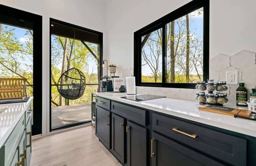 Alexander House | Blue Heron Hideaway at French Broad River Farms