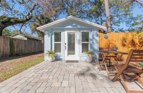 Avondale Apartment | Blue Palm Cottage | Team Joseph Ellen