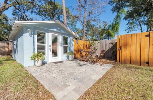 Avondale Apartment | Blue Palm Cottage | Team Joseph Ellen