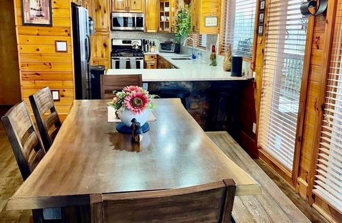 Piney Creek Cabin | Blue Ridge Spectacular Mountain View Cabin-Fire Pit Game-room Wrap Around Porch