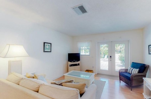 Holmes Beach Villa | Blue Wave Villa West