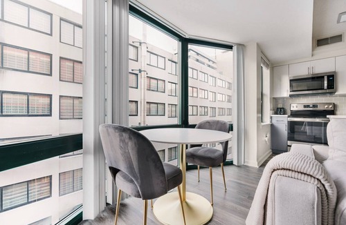 Logan Circle Apartment | Blueground | Logan Circle, rooftop pool, nr National Mall