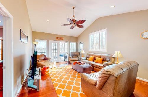 Seneca House | Boat Dock: Lake-View Retreat 5 Mi to Dtwn Clemson