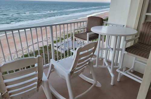 Sunny Shores Condo | Bobby's oceanfront 2 king suites and bunk beds condo
