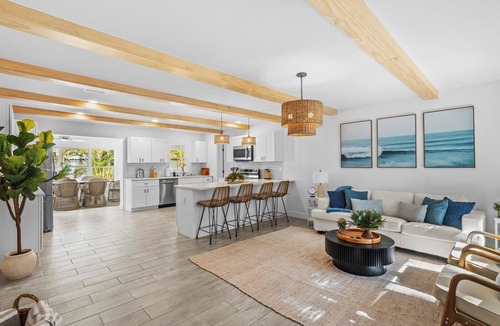 St. Petersburg - Clearwater House | Boho Luxe Pool Oasis -10 min to Beach - Sleeps 8