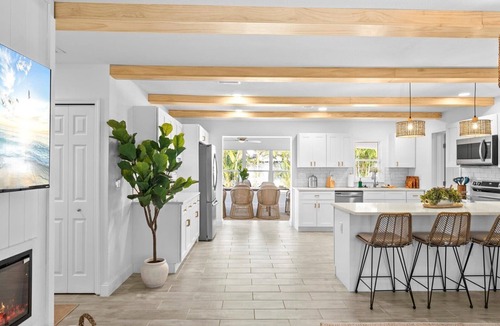St. Petersburg - Clearwater House | Boho Luxe Pool Oasis -10 min to Beach - Sleeps 8