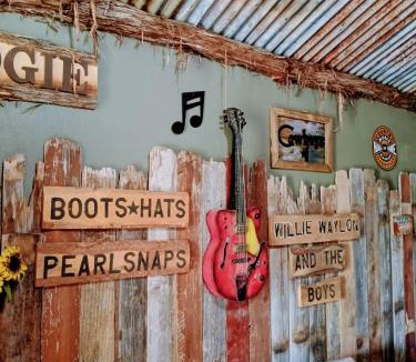 Voca House | Boot Scootin' Boogie