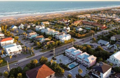 St. Augustine Beach Hotel | Boutique Beach Hotel - 2Bedroom Suite and Pool