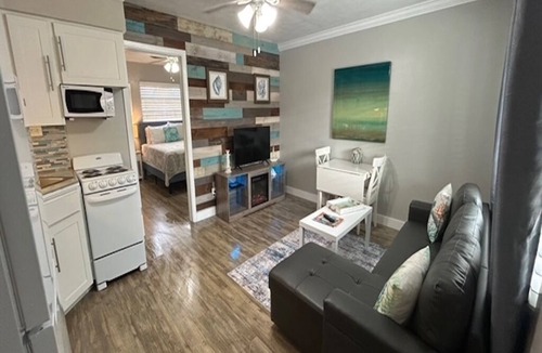 Bay Esplanade Apartment | Boutique Stay on Clearwater Beach 1BR Suite w/full Kit Unit 2