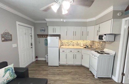 Bay Esplanade Apartment | Boutique Stay on Clearwater Beach 1BR Suite w/full Kit Unit 2