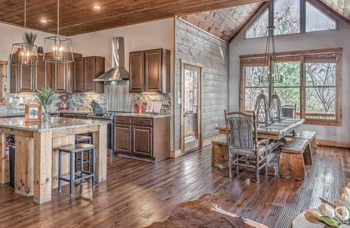Mineral Bluff Cabin | Branch Oak Manor - Million Dollar Views | Hot Tub | Fire Pit
