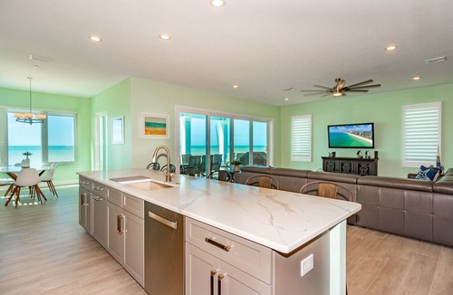 Indian Rocks Beach House | BRAND NEW LUXURY VACATION HOME - 6 BEDROOM 4.5 BATHROOMS DIRECTLY ON THE SAND