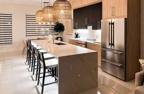 Downtown House | Brand new Luxury Townhouse - Downtown Location, Dog-Friendly WPrivate Hot Tub