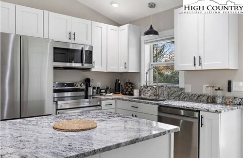 Charter Hills Cabin | Brand New! Luxury Beech Mountain Cabin minutes from Ski Resort