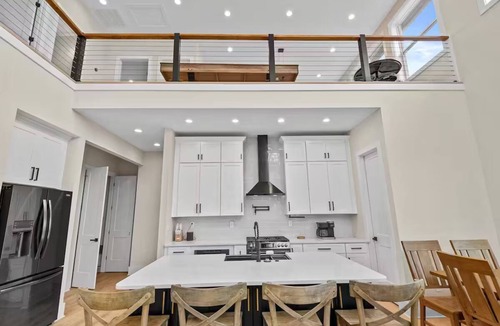 Edens Gate House | Brand-New +VIEWS! Hot Tub, Fire Table, Game Room !