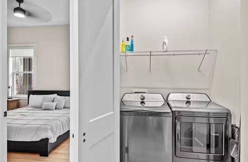 Edens Gate House | Brand-New +VIEWS! Hot Tub, Fire Table, Game Room !