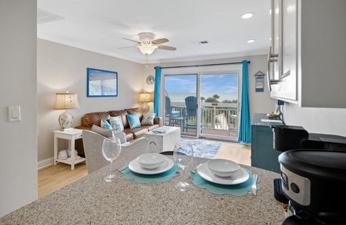 North Forest Beach Apartment | Breakers 328 Oceanfront Hilton Head Condo Direct Beach Access - Vacation Rental HHI LLC