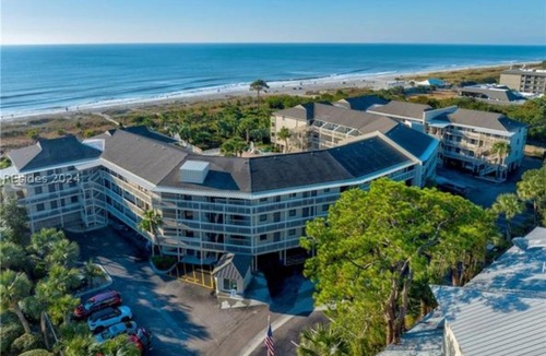 North Forest Beach Apartment | Breakers 328 Oceanfront Hilton Head Condo Direct Beach Access - Vacation Rental HHI LLC
