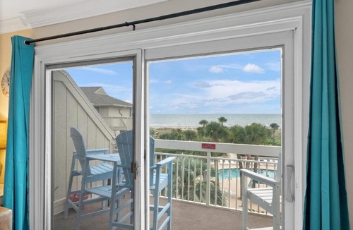 North Forest Beach Apartment | Breakers 328 Oceanfront Hilton Head Condo Direct Beach Access - Vacation Rental HHI LLC