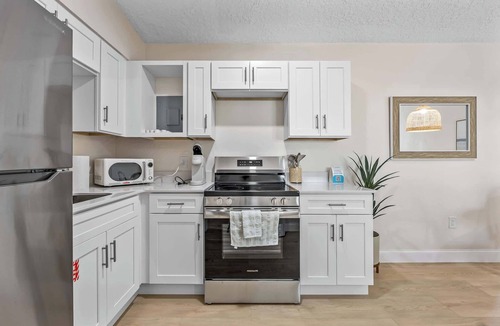 Parsuns To Cocoa Beach Apartment | Breakwater Beach Bungalow Retreat
